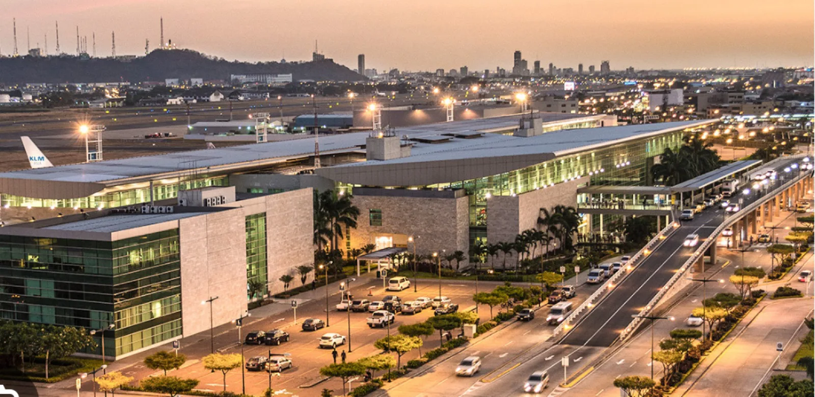 Venta oficina Business Plaza cerca Terminal Terrestre | VanRo