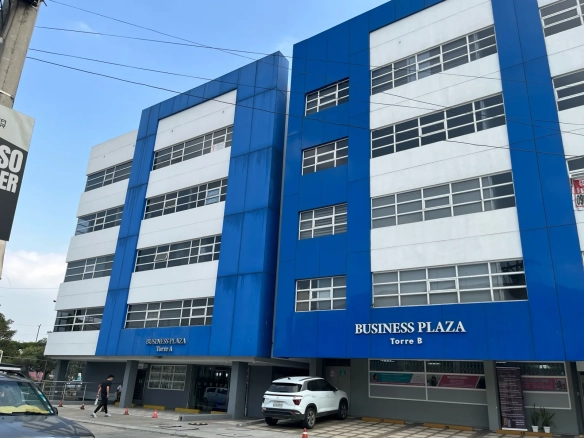 Venta oficina Business Plaza cerca Terminal Terrestre | VanRo