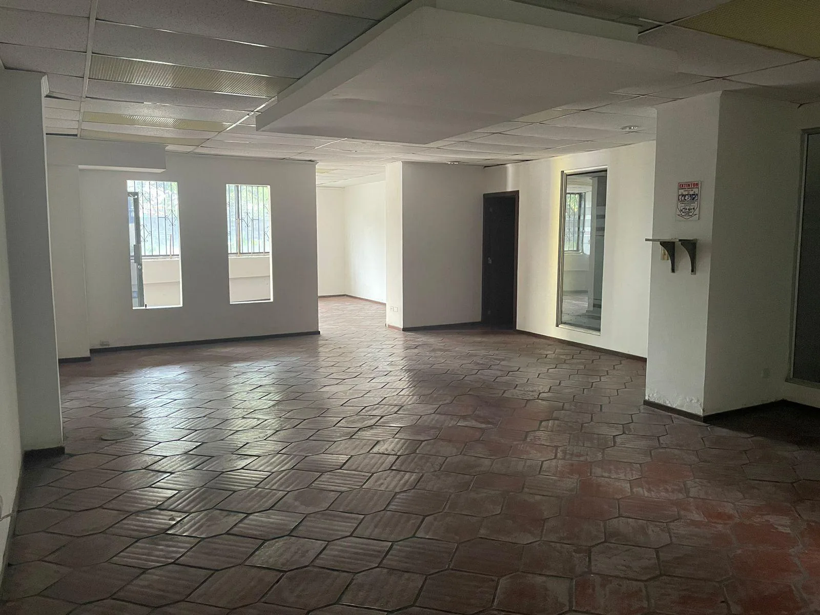 Se vende oficina en edificio El Fortín JosS