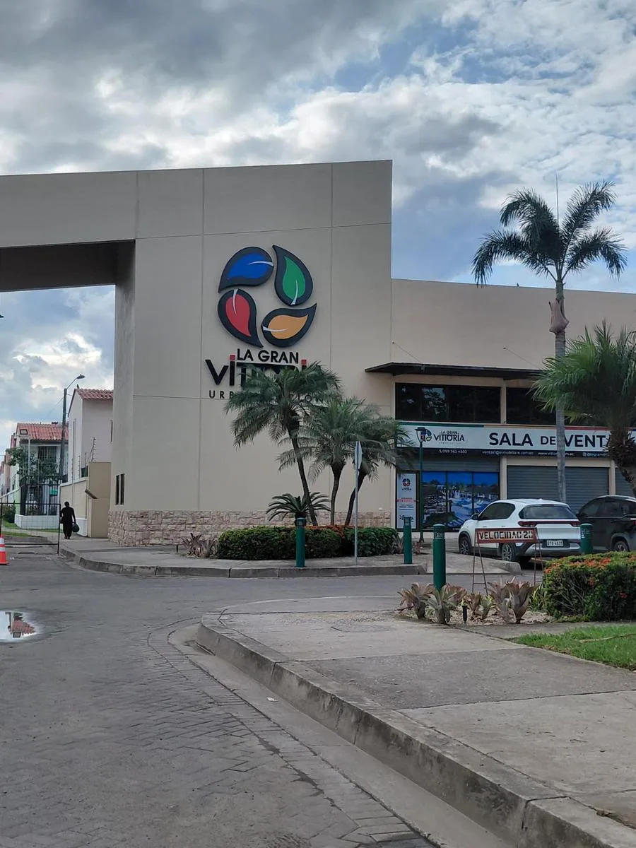 CASA EN VENTA URBANIZACIÓN LA GRAN VITTORIA XimO