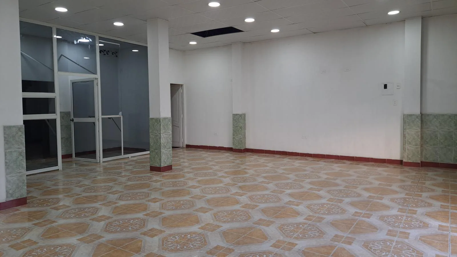 Local Comercial en alquiler en Isla Trinitaria Vía Principal SanS