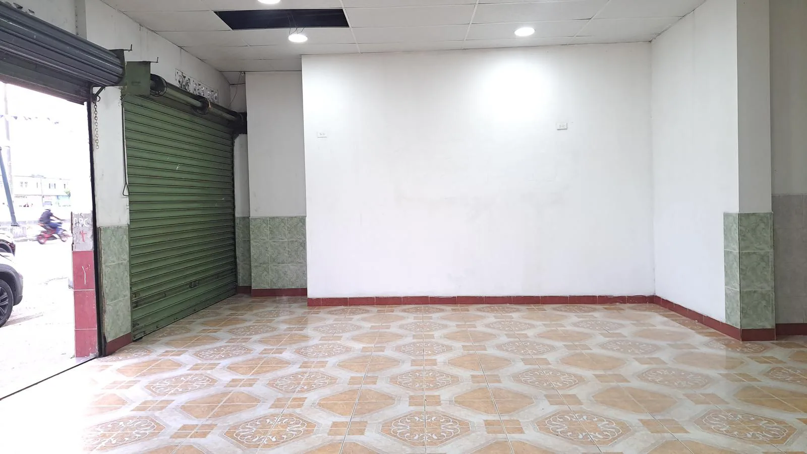 Local Comercial en alquiler en Isla Trinitaria Vía Principal SanS
