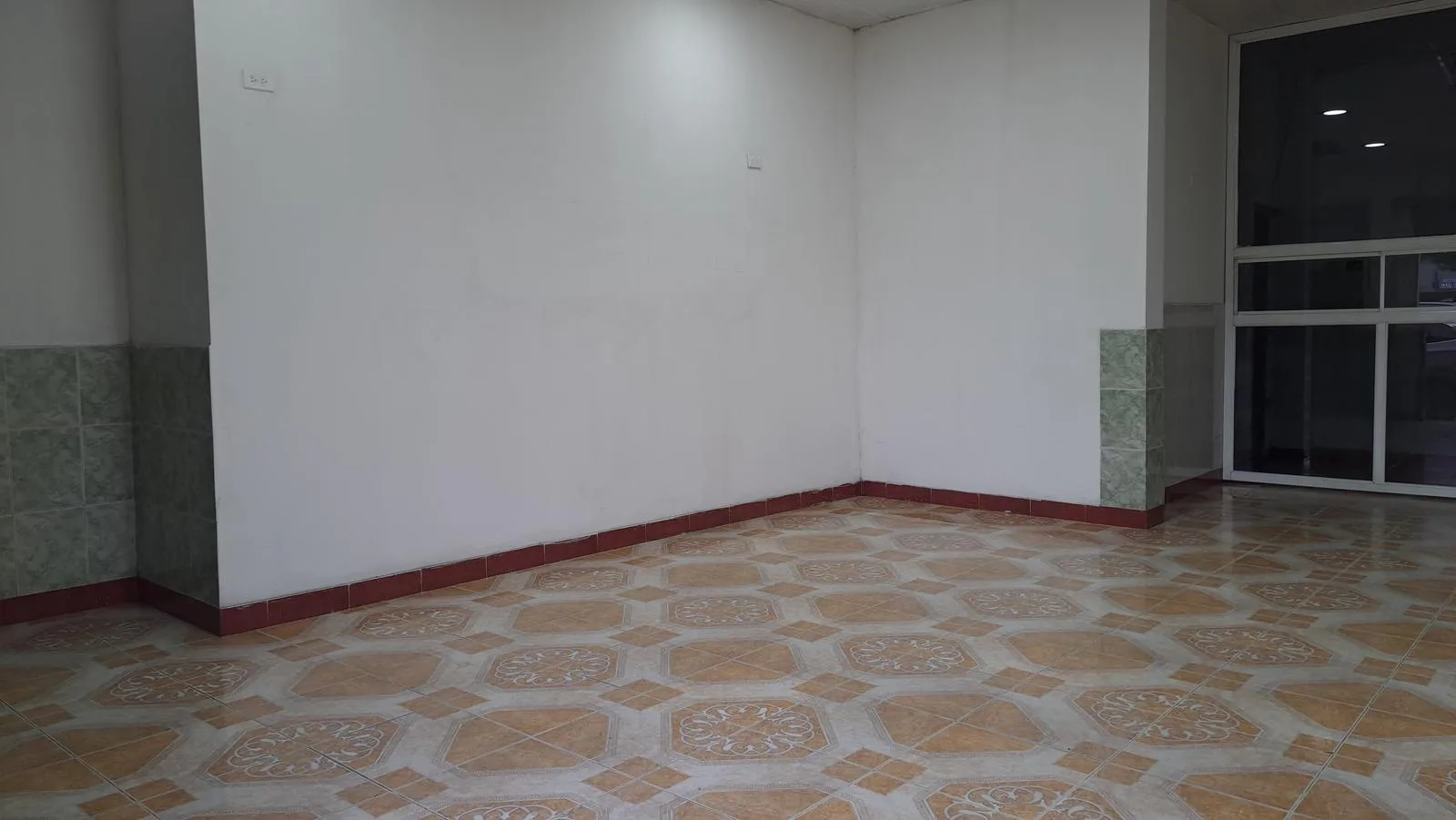 Local Comercial en alquiler en Isla Trinitaria Vía Principal SanS