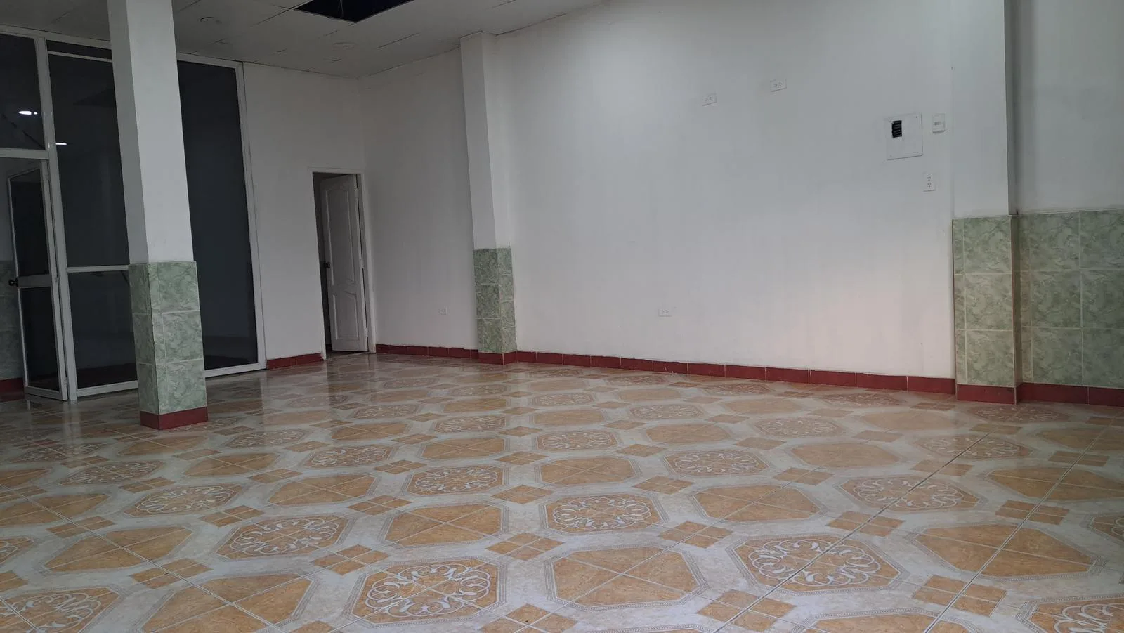 Local Comercial en alquiler en Isla Trinitaria Vía Principal SanS