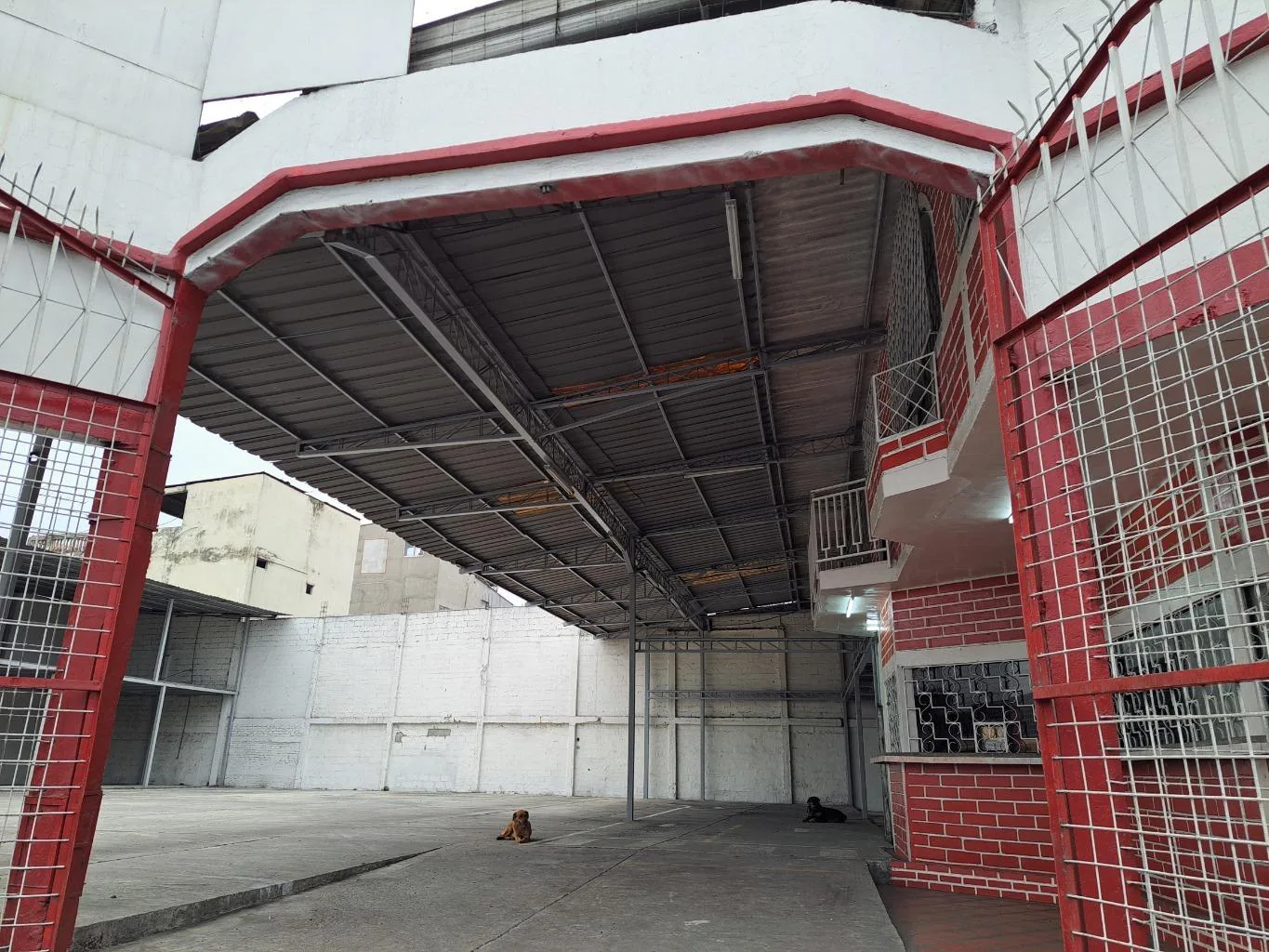 Alquiler Terreno y Local frente al Mercado Las Esclusas Sur SanS