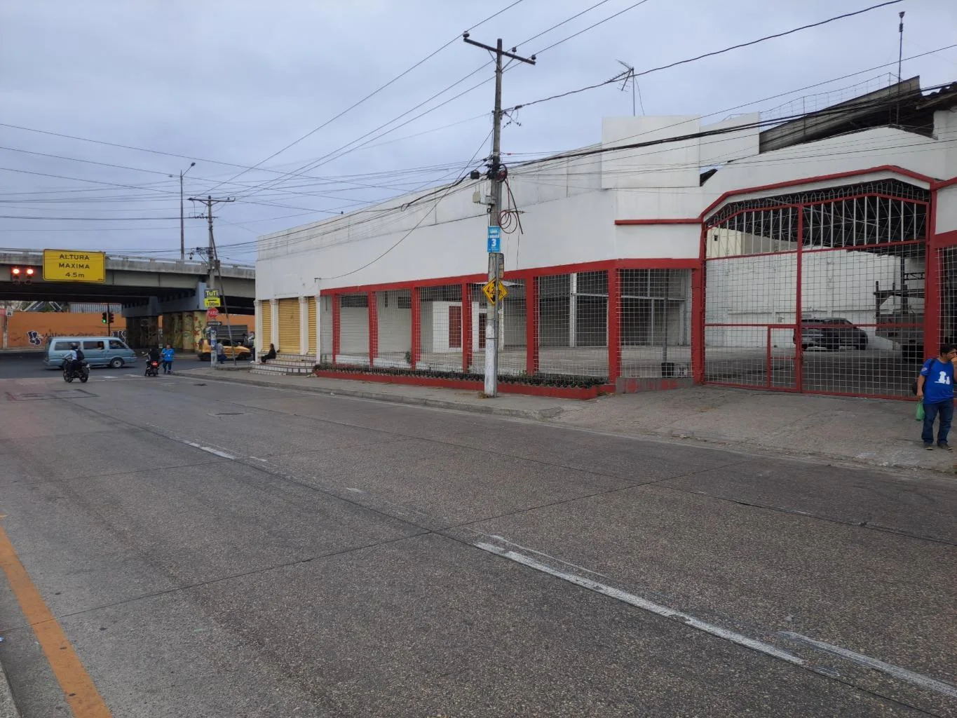 Alquiler Terreno y Local frente al Mercado Las Esclusas Sur SanS