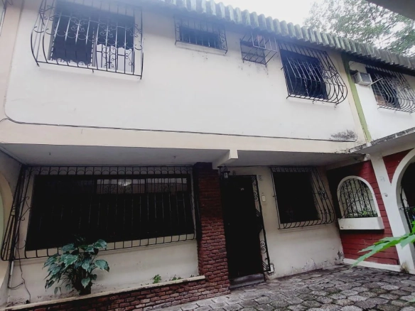 Casa en Venta Urdesa Central avenida Las Monjas y El Salado Norte de Guayaquil GraC
