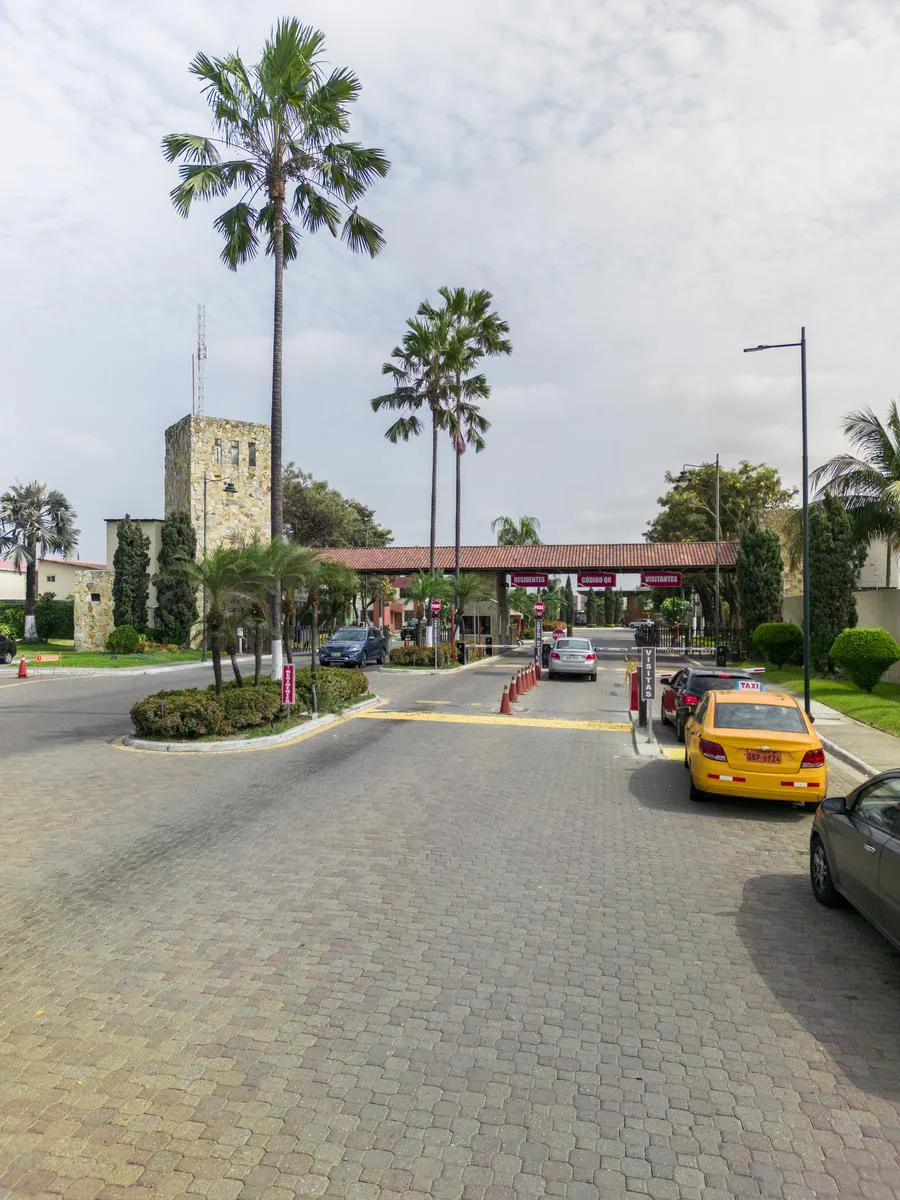 Venta de Terreno Urb. Castilla, Via Salitre AnaA