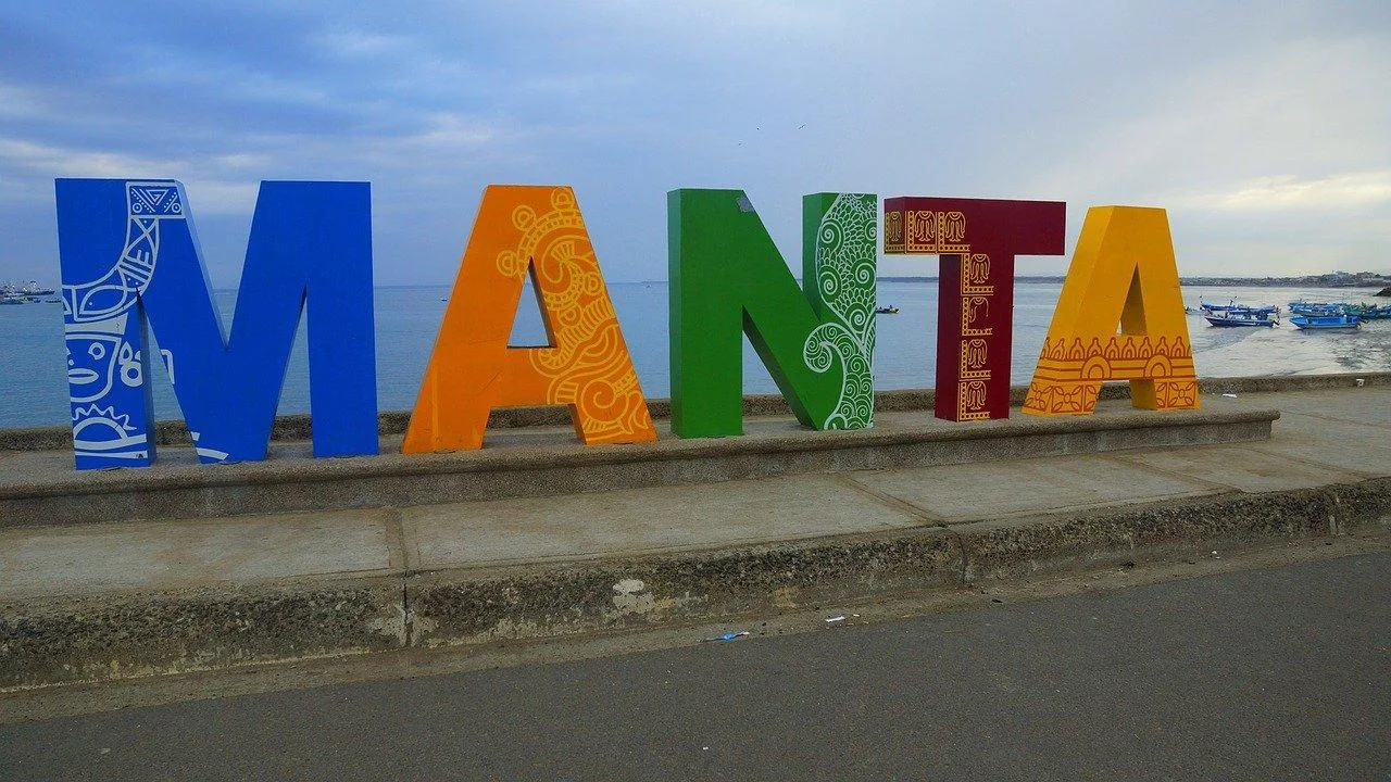 Venta de terreno con casa en Manta VanC