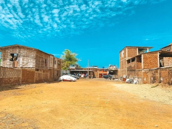 Venta de terreno con casa en Manta VanC