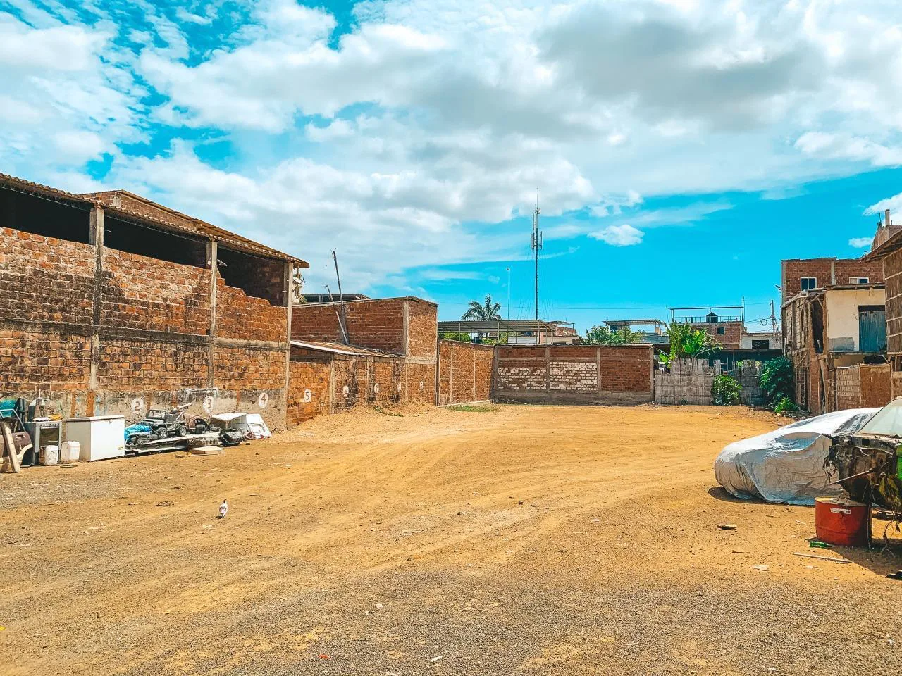 Venta de terreno con casa en Manta VanC