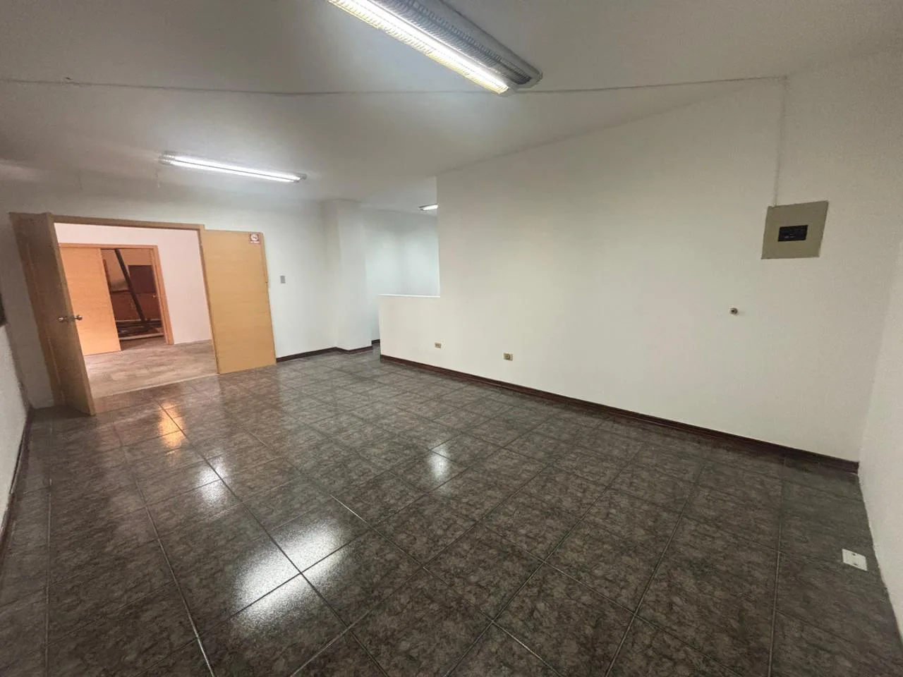 Bodega con Oficina en Alquiler, Ciudadela La Fae, AyS