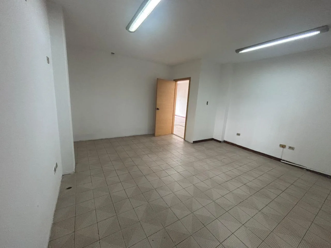 Bodega con Oficina en Alquiler, Ciudadela La Fae, AyS