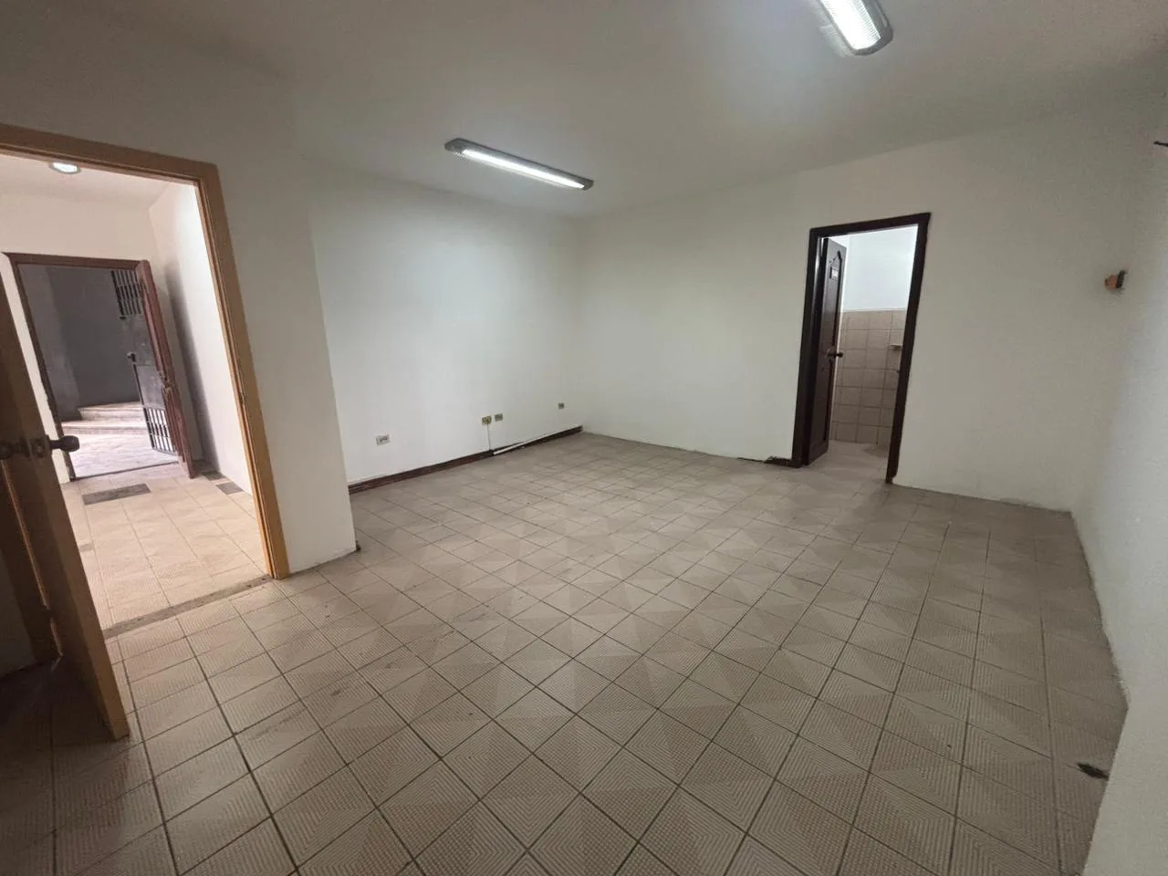 Bodega con Oficina en Alquiler, Ciudadela La Fae, AyS