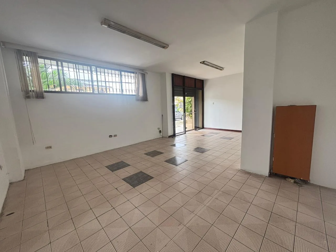 Bodega con Oficina en Alquiler, Ciudadela La Fae, AyS