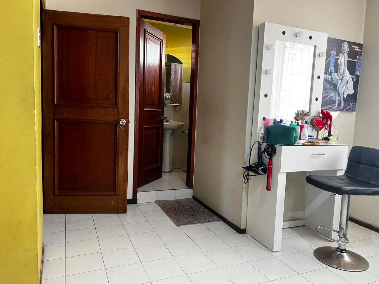 Casa en Venta en Los Esteros a media cuadra del TIA SanS