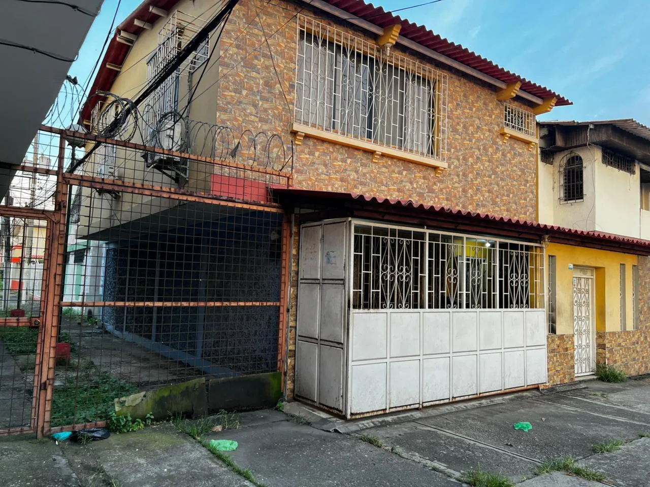 Casa en Venta en Los Esteros a media cuadra del TIA SanS