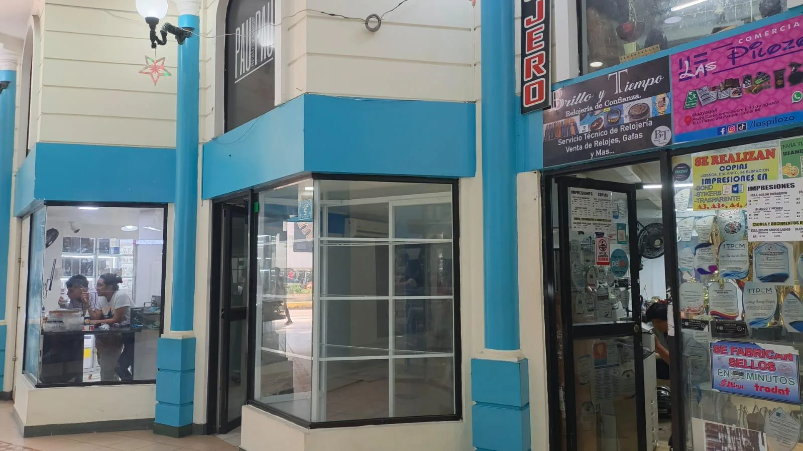 Local en Venta, Pedro Carbo y Diez de Agosto, CC Paseo del Parque PB, EliC