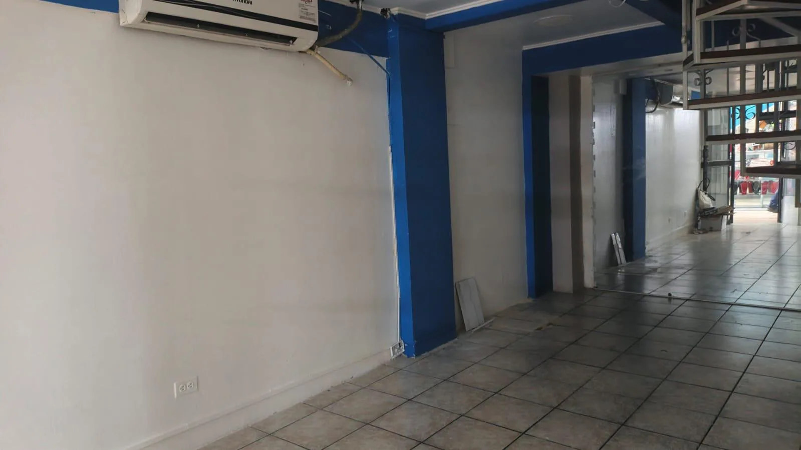 Local en Venta, Pedro Carbo y Diez de Agosto, CC Paseo del Parque PB, EliC