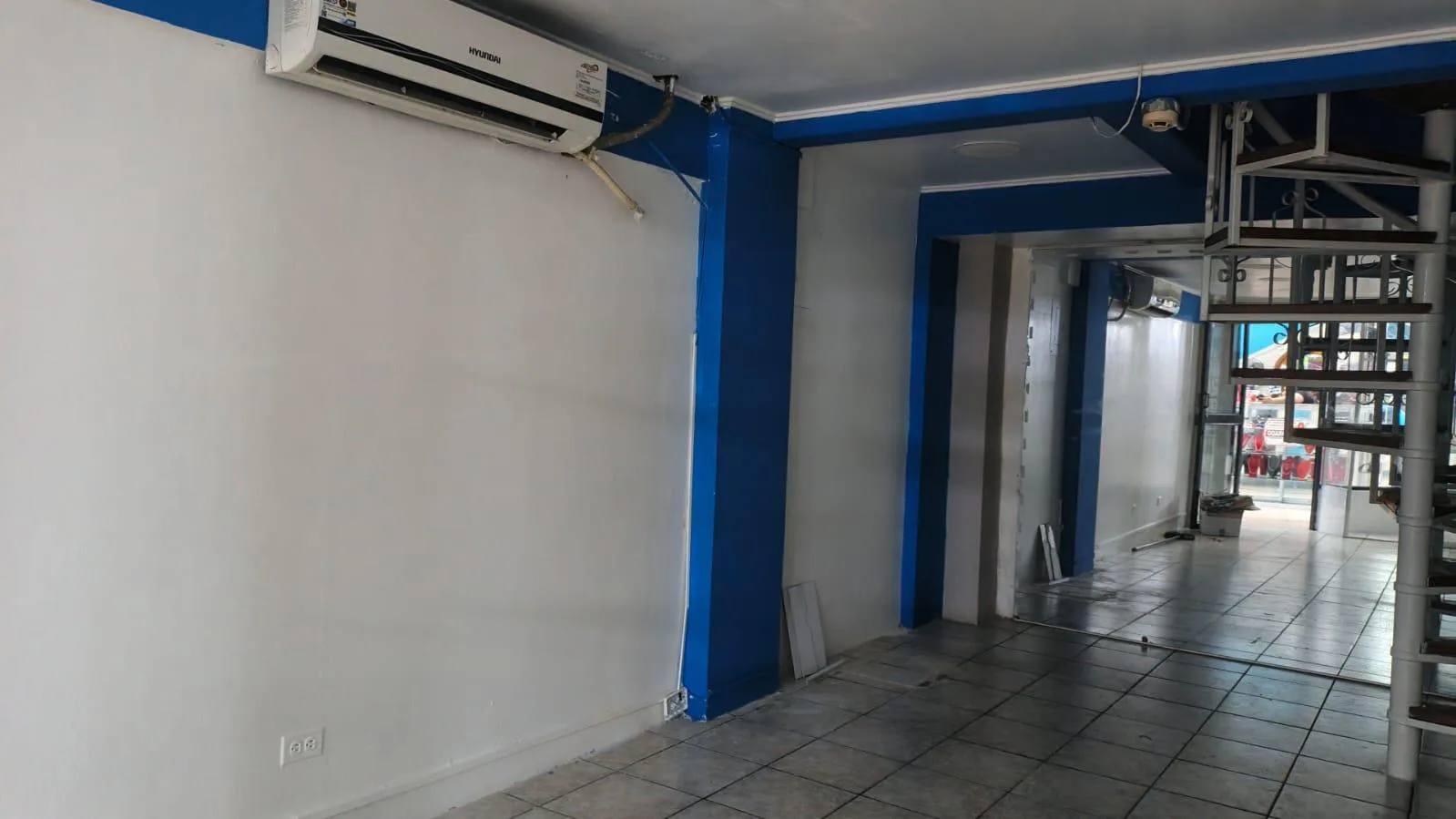 Local en Venta, Pedro Carbo y Diez de Agosto, CC Paseo del Parque PB, EliC