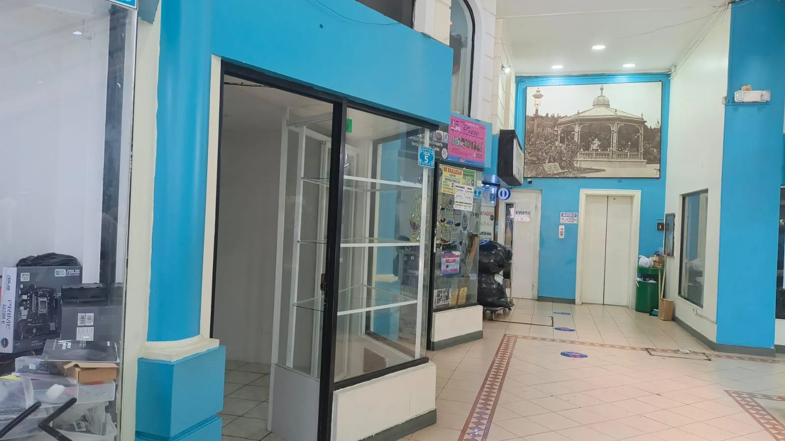 Local en Venta, Pedro Carbo y Diez de Agosto, CC Paseo del Parque PB, EliC
