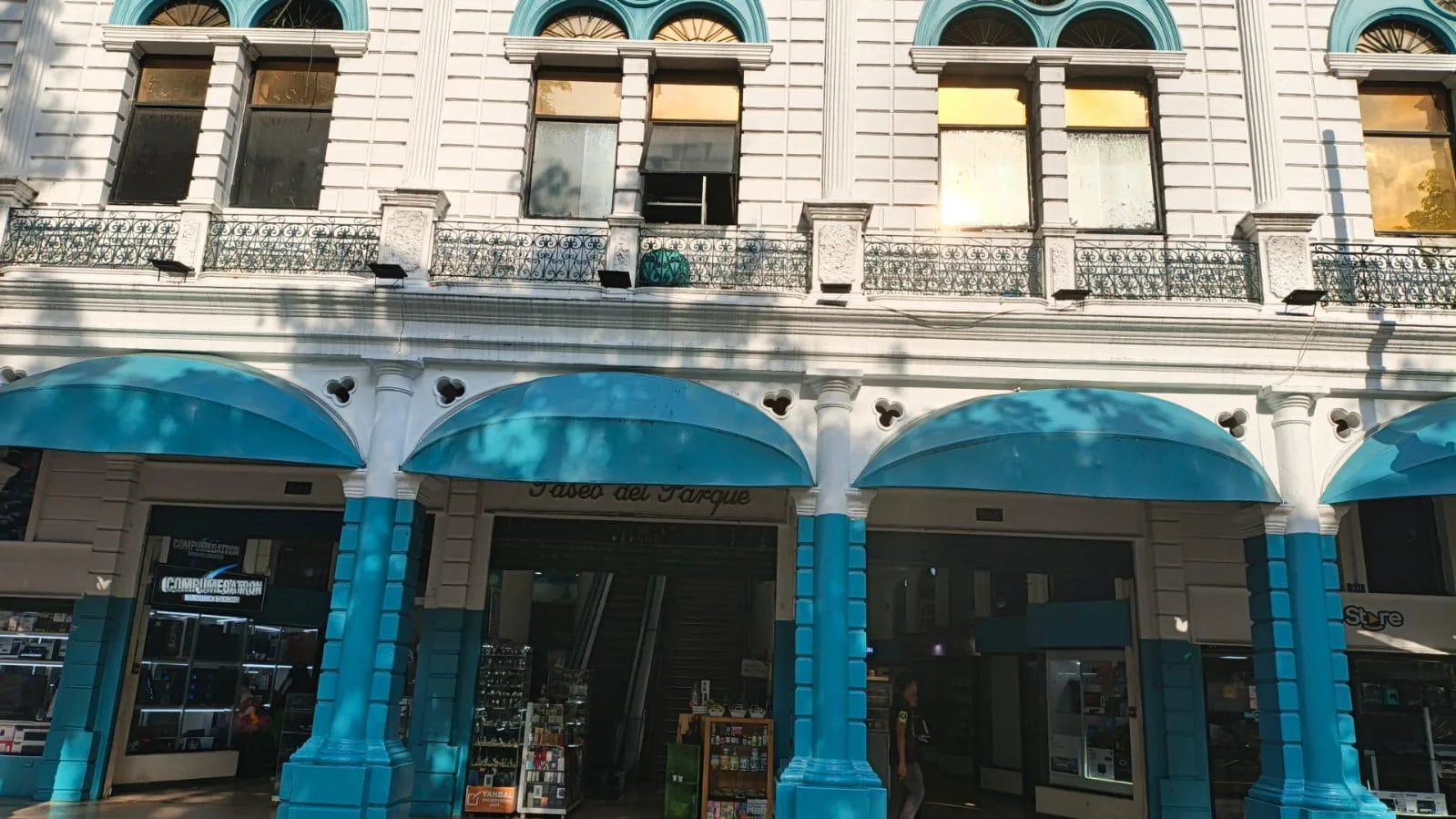 Local en Venta, Pedro Carbo y Diez de Agosto, CC Paseo del Parque PB, EliC