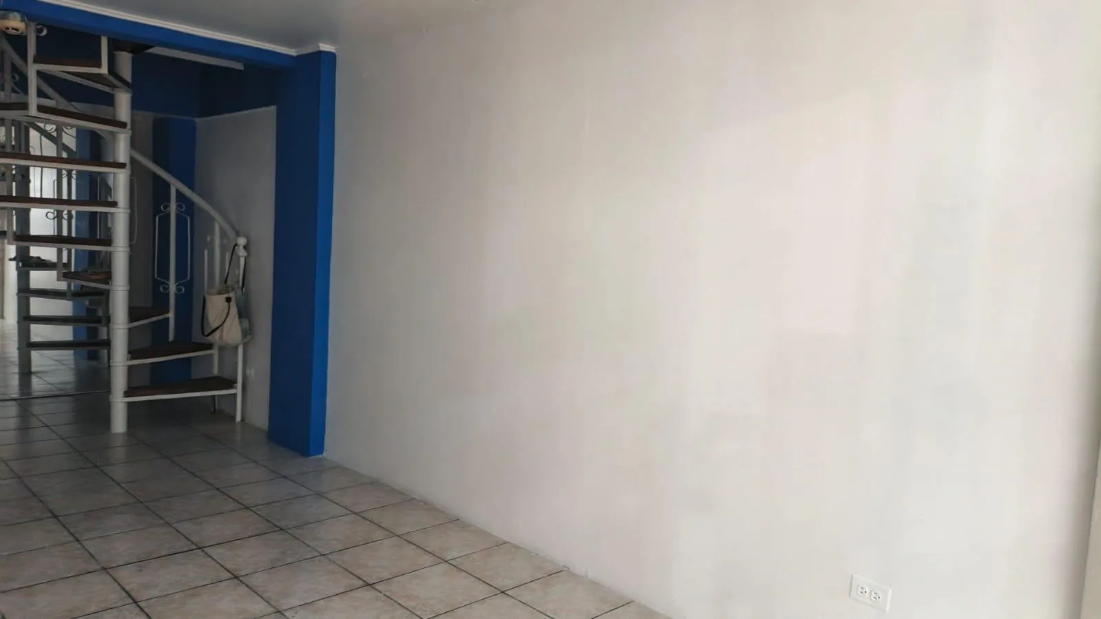 Local en Venta, Pedro Carbo y Diez de Agosto, CC Paseo del Parque PB, EliC