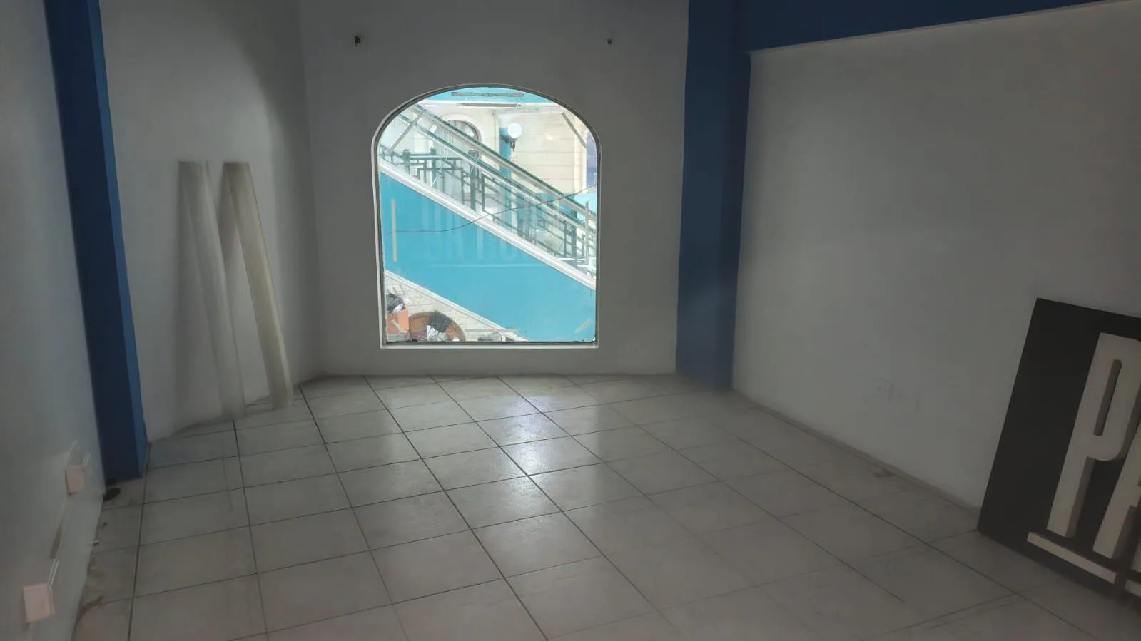 Local en Venta, Pedro Carbo y Diez de Agosto, CC Paseo del Parque PB, EliC