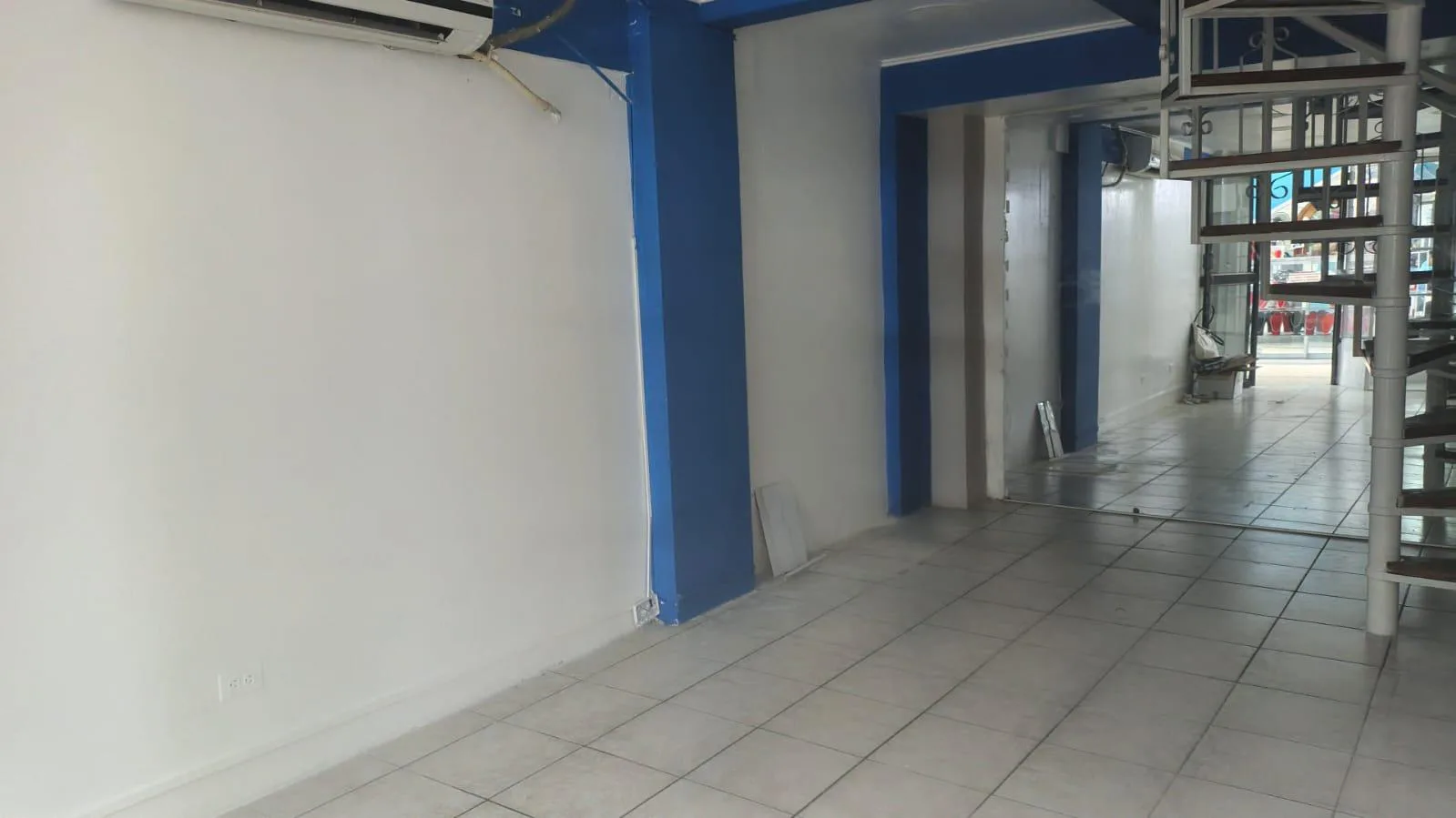 Local en Venta, Pedro Carbo y Diez de Agosto, CC Paseo del Parque PB, EliC