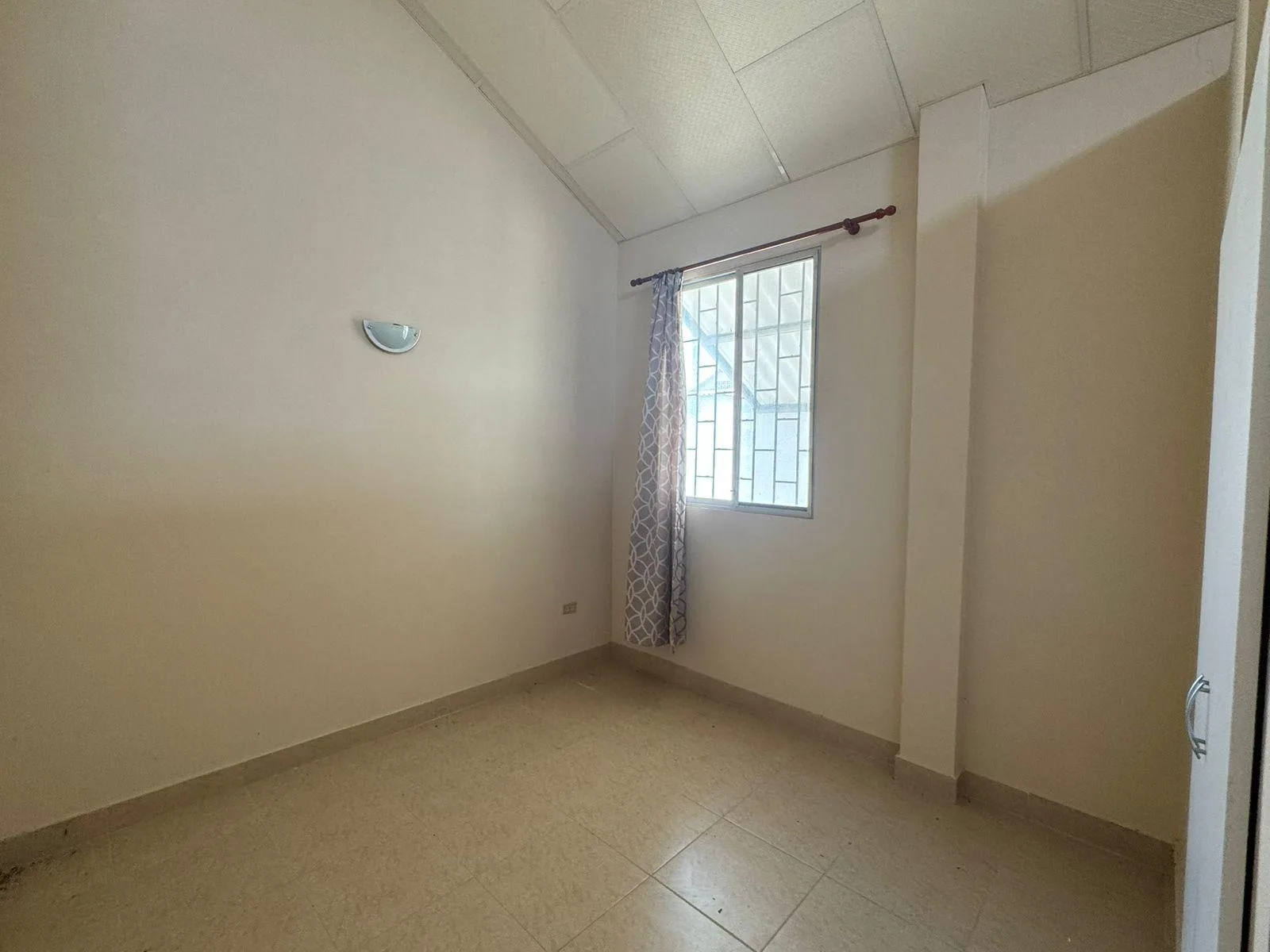 CASA EN VENTA BRISAS DE ANCON.PUNTA CARNERO. SANTA ELENA VivC