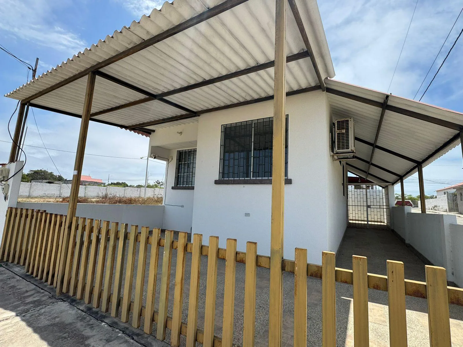 CASA EN VENTA BRISAS DE ANCON.PUNTA CARNERO. SANTA ELENA VivC