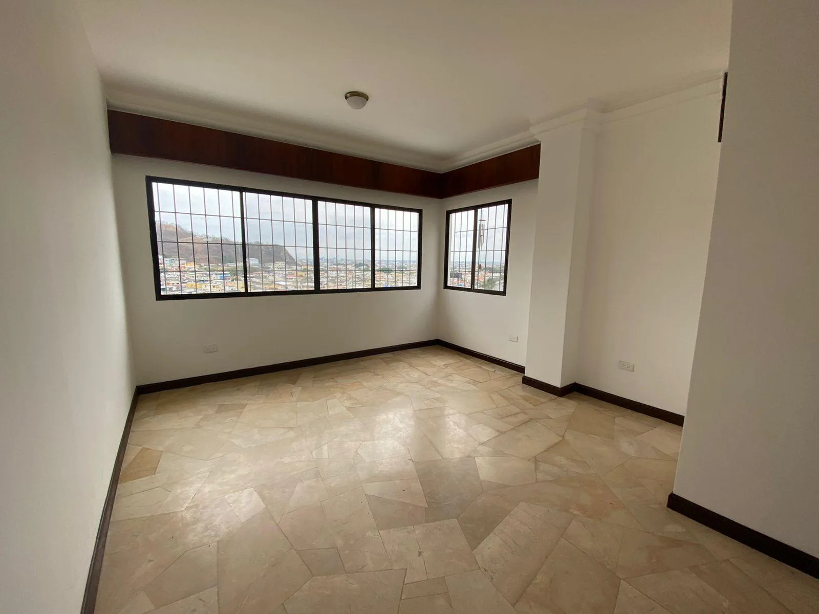 Alquiler habitación para señoritas universitarias en Bellavista VanRo