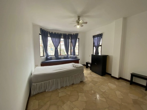 Alquiler habitación para señoritas universitarias en Bellavista VanRo