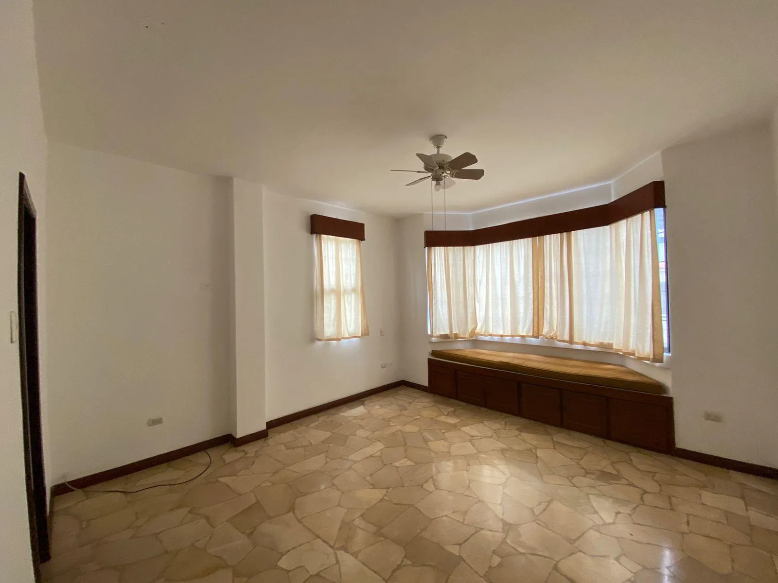 Alquiler habitación para señoritas universitarias en Bellavista VanRo