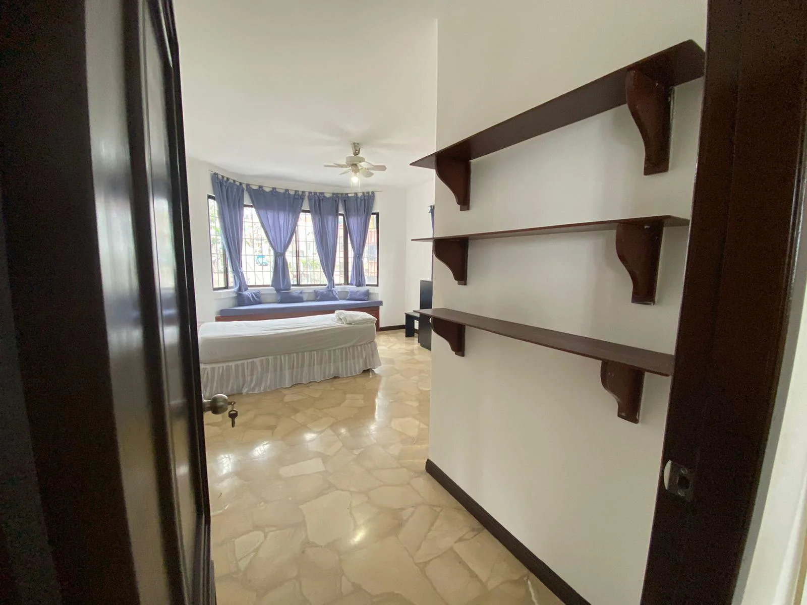 Alquiler habitación para señoritas universitarias en Bellavista VanRo
