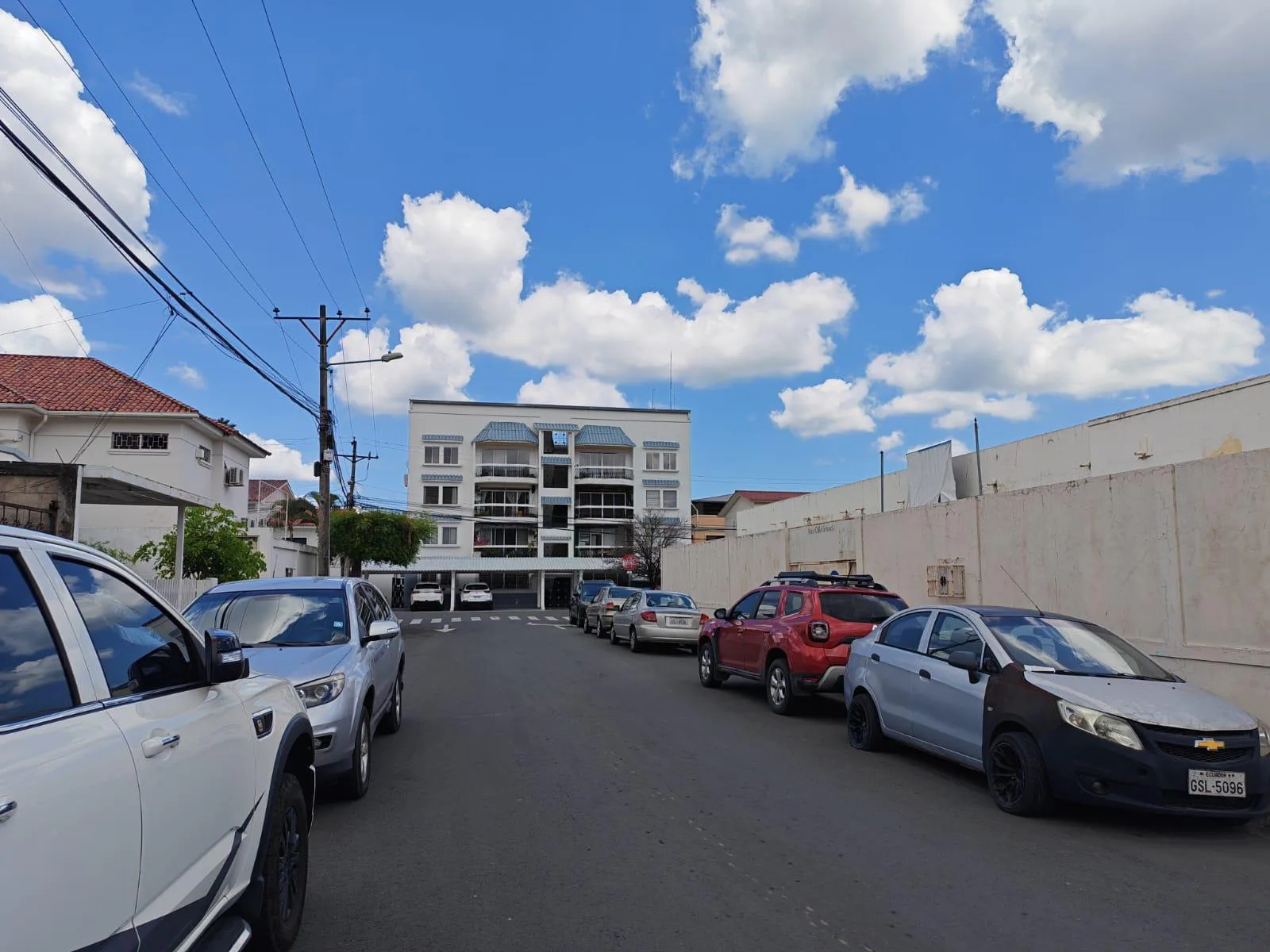 VENTA CASA URB. PUERTO AZUL. VIA A LA COSTA VivC