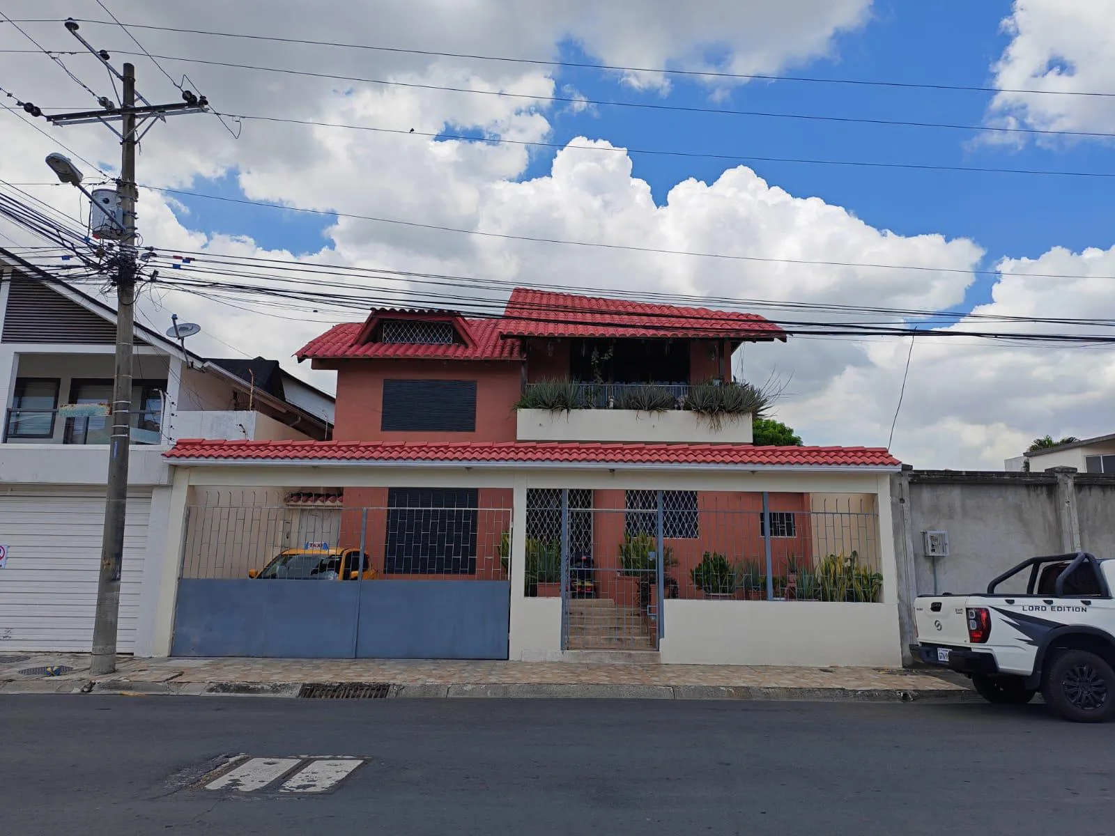 VENTA CASA URB. PUERTO AZUL. VIA A LA COSTA VivC