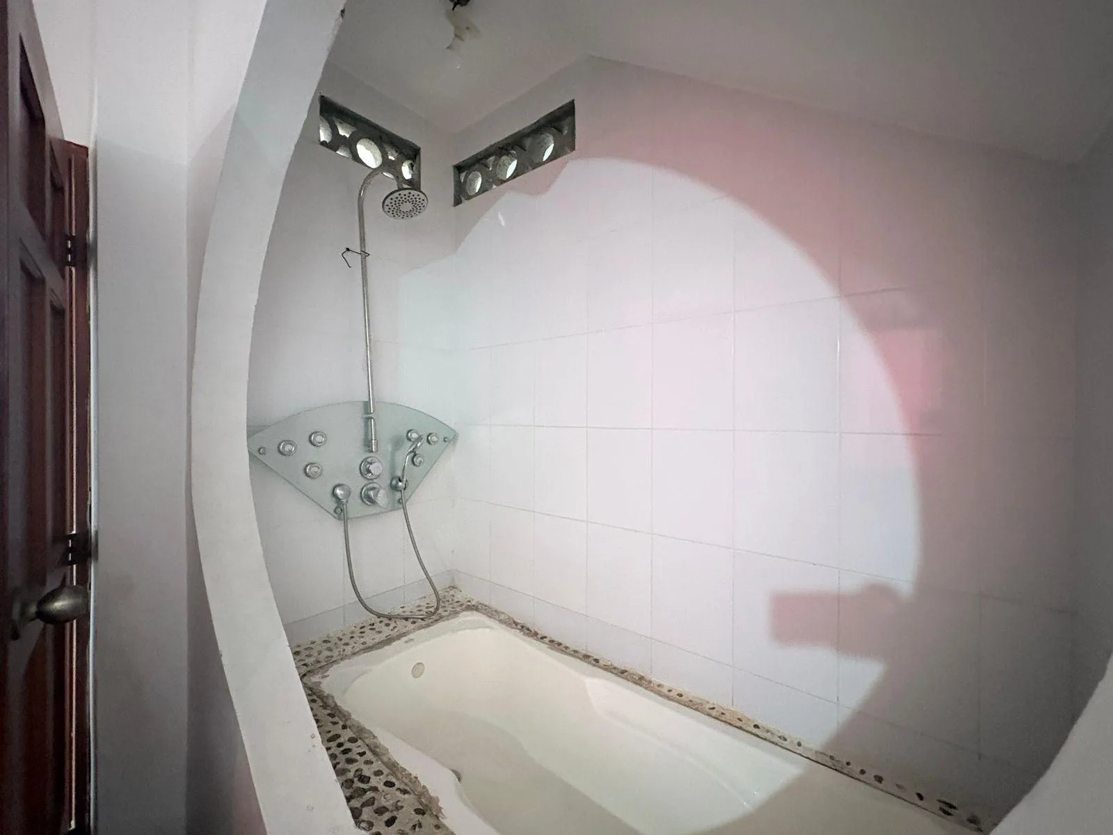 Hotel en funcionamiento en venta, Vía Punta Carnero EliMo