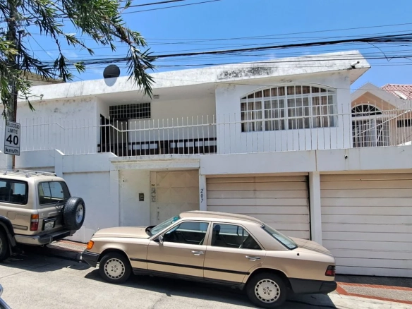 Casa en venta en Lomas de Urdesa AleR