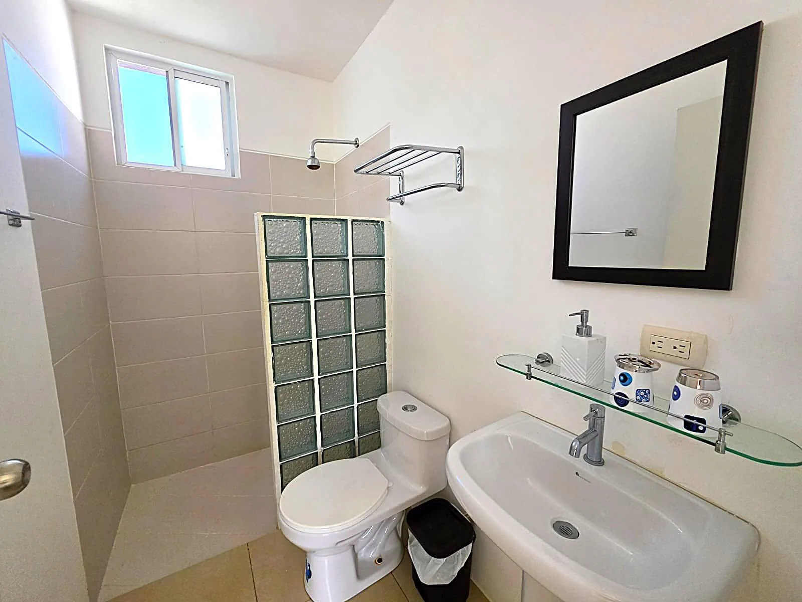 Se vende Casa en Bahia Muyuyo Playas km 16.5 Via Data