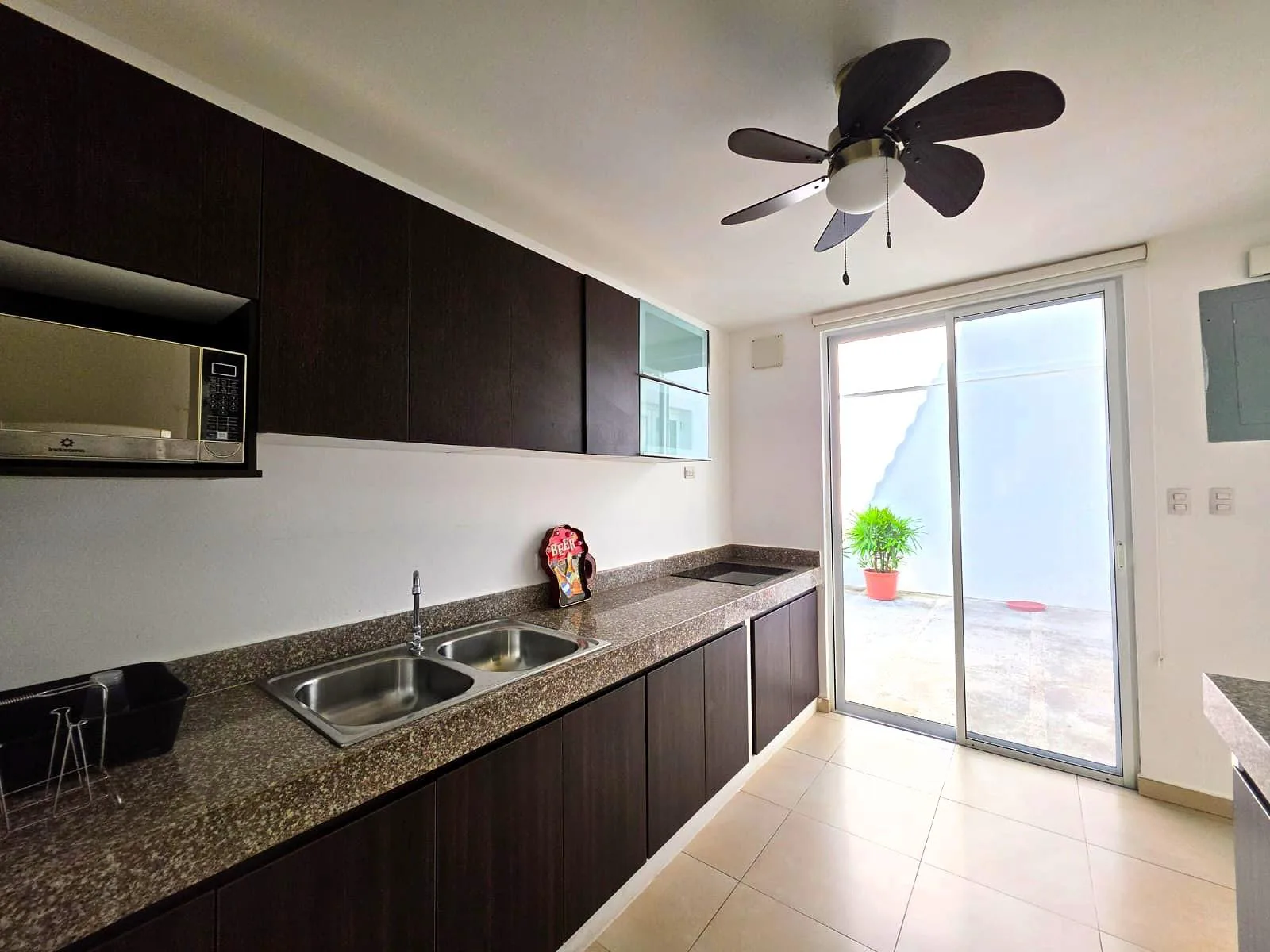 Se vende Casa en Bahia Muyuyo Playas km 16.5 Via Data