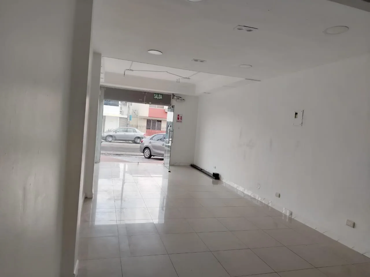 Local comercial planta baja en alquiler, Urdesa Central, MarVL