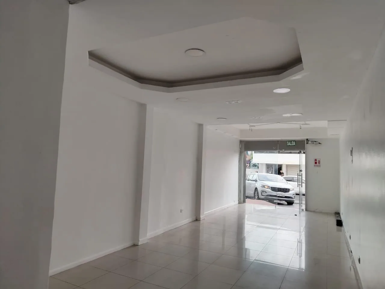 Local comercial planta baja en alquiler, Urdesa Central, MarVL