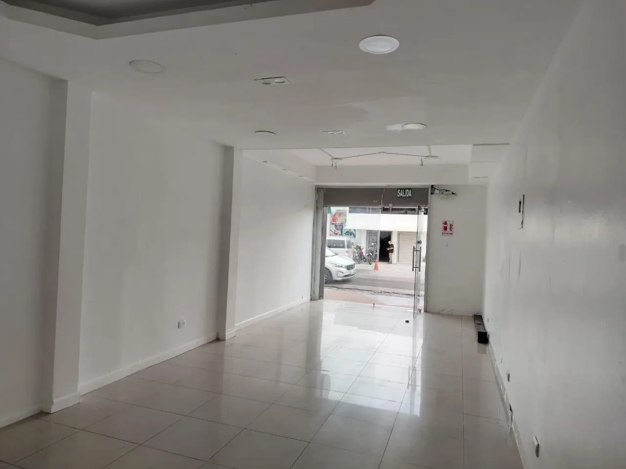 Local comercial planta baja en alquiler, Urdesa Central, MarVL
