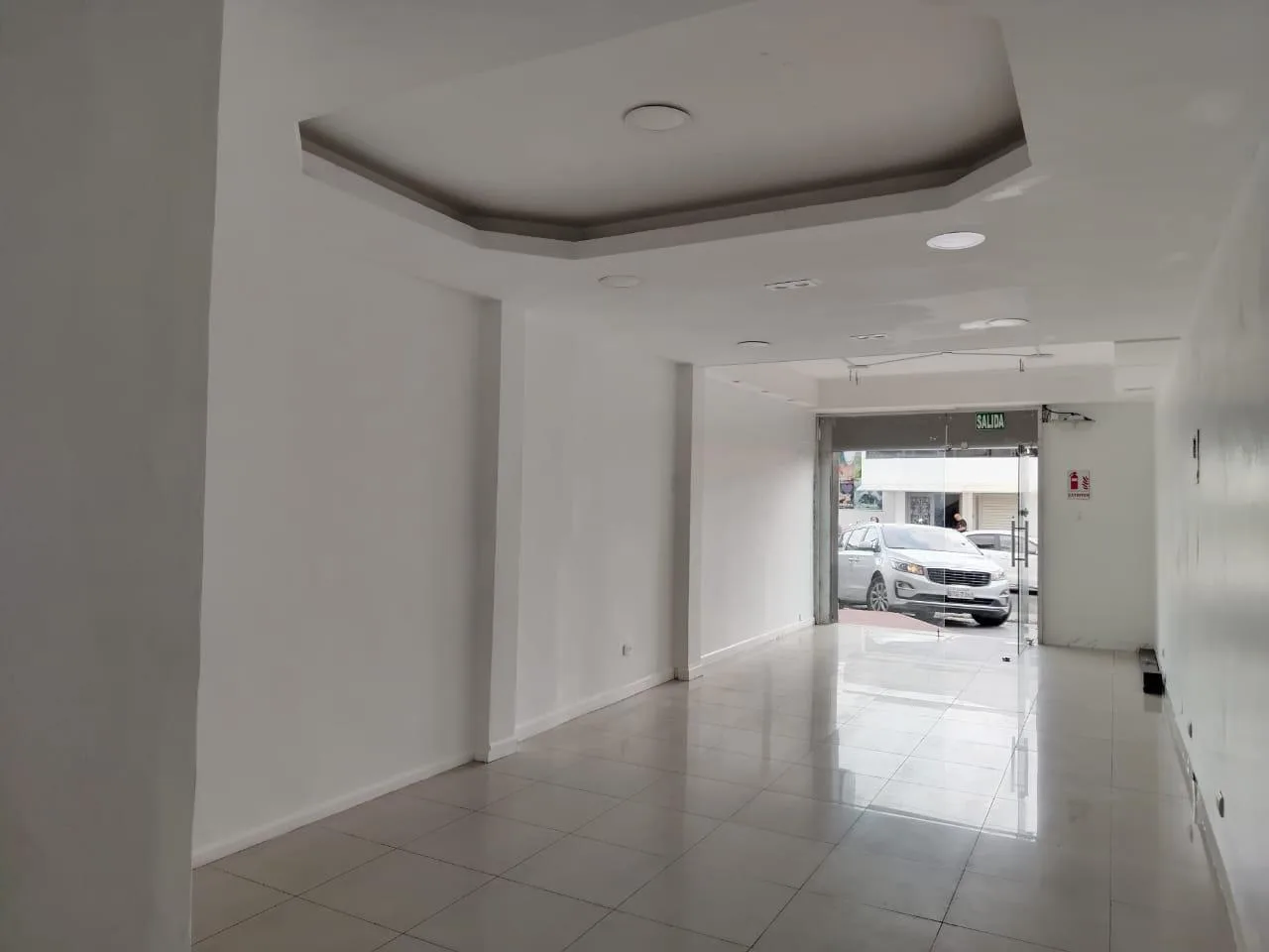 Local comercial planta baja en alquiler, Urdesa Central, MarVL