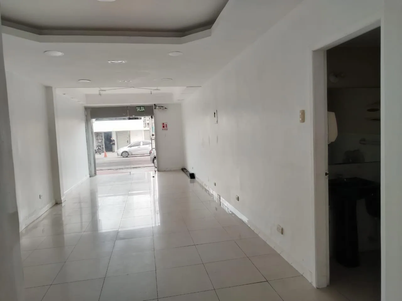 Local comercial planta baja en alquiler, Urdesa Central, MarVL