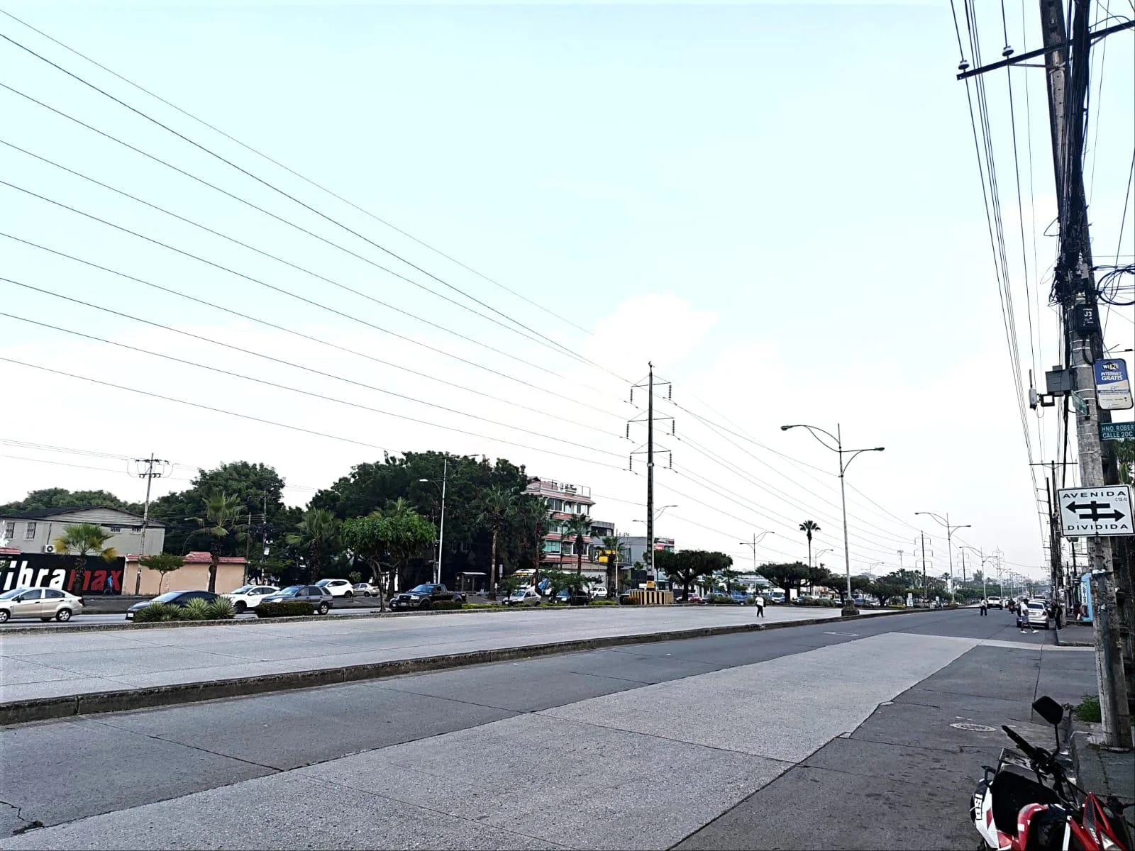 Casa en Venta Samanes. Av. Francisco de Orellana. VyJa