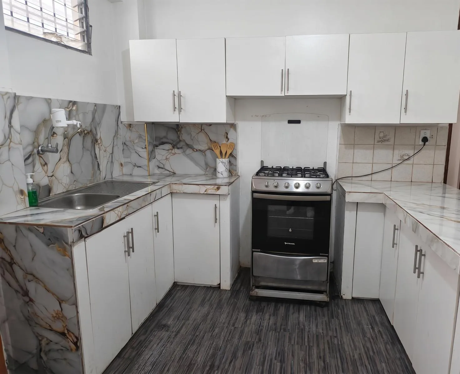 Casa en Venta Samanes. Av. Francisco de Orellana. VyJa