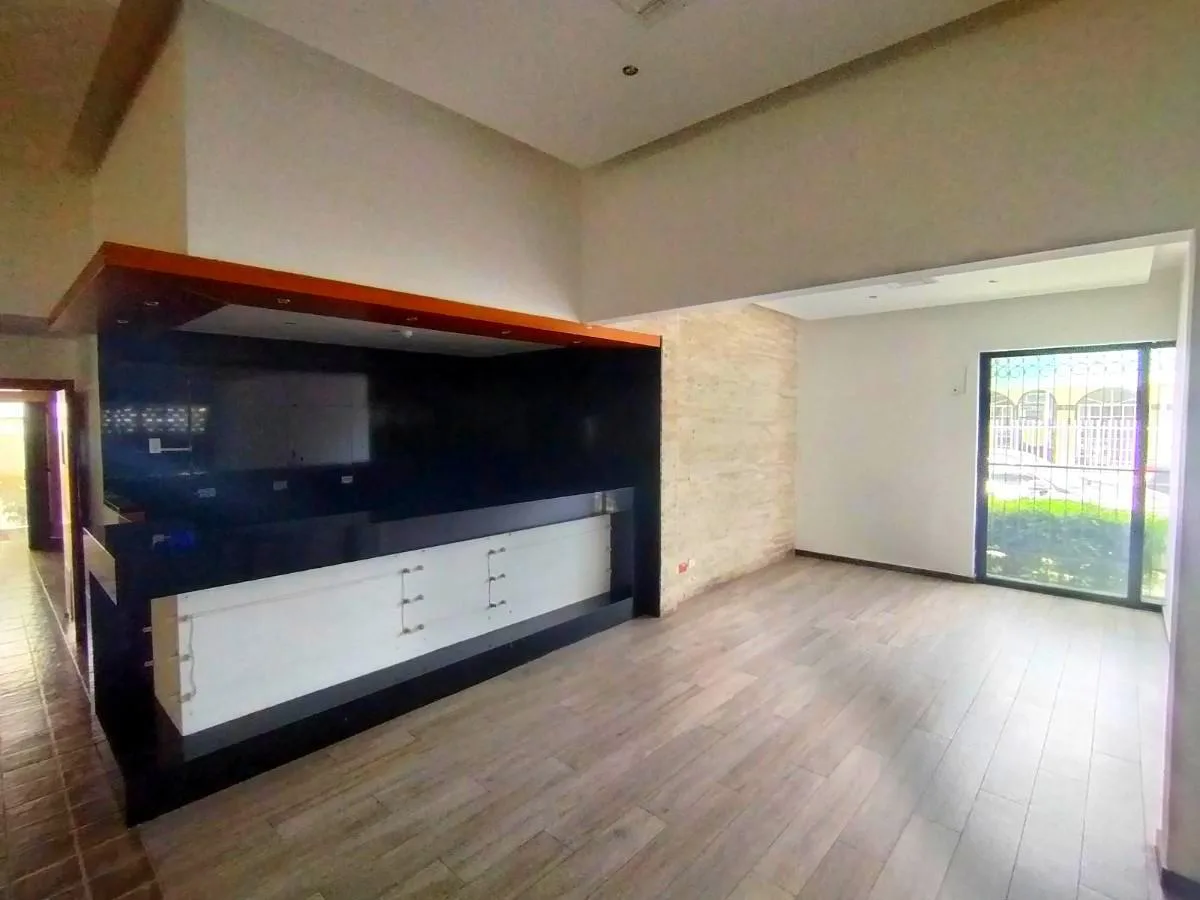 Local Comercial en Alquiler – Urdesa Central, Guayaquil EstF