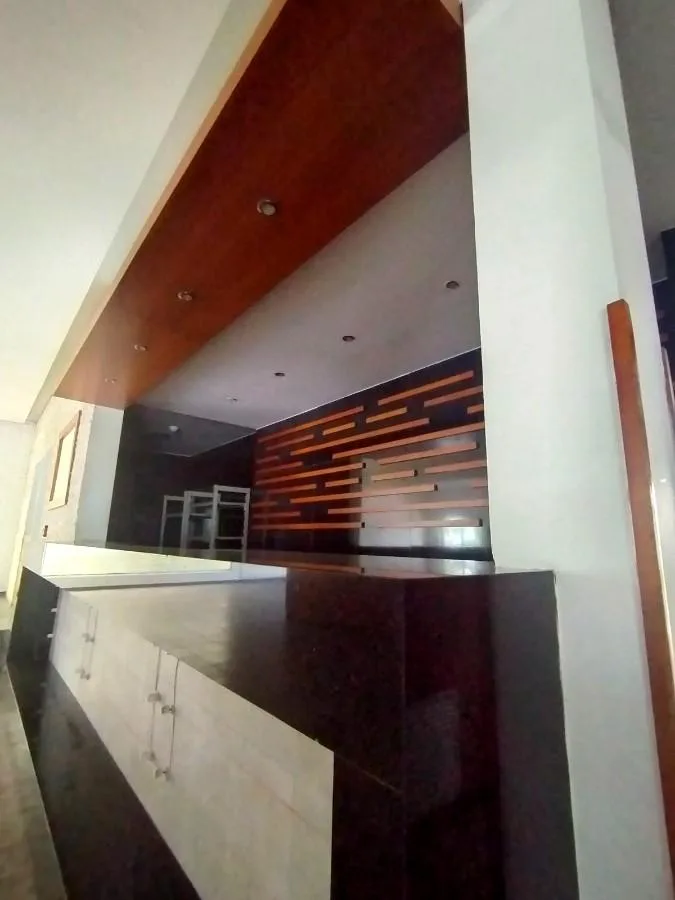Local Comercial en Alquiler – Urdesa Central, Guayaquil EstF